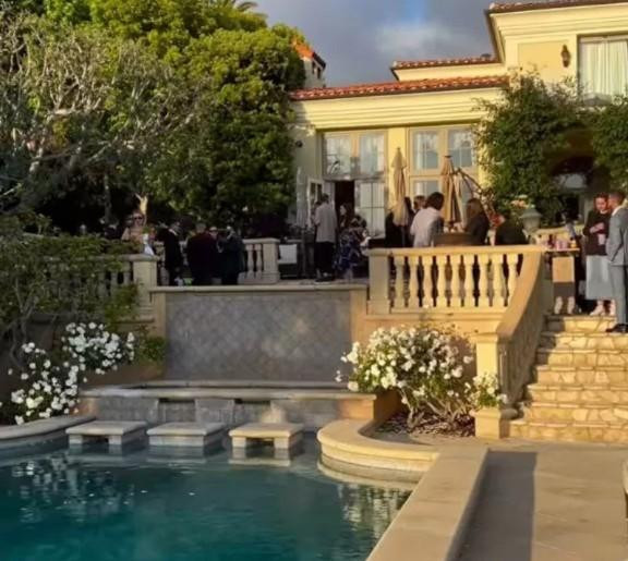 Никита Пресняков с женой посетили роскошную виллу в США