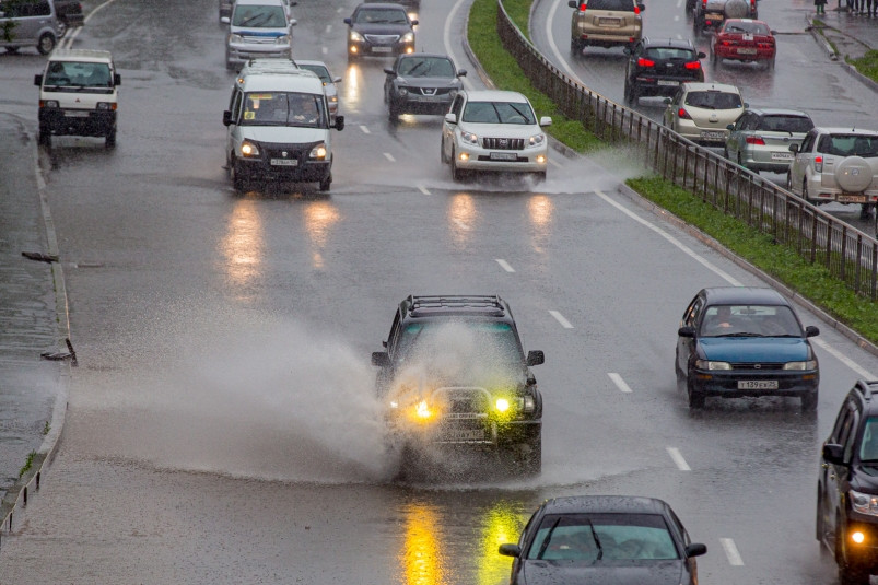Мощные ливни с грозой снова накроют Приморье