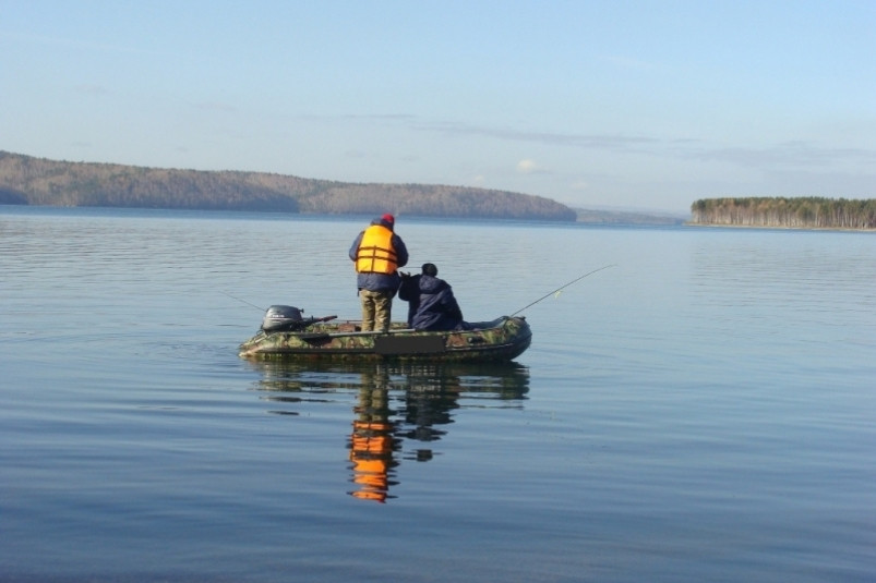 Двух потерявшихся в тумане рыбаков спасли сотрудники МЧС в Приморье