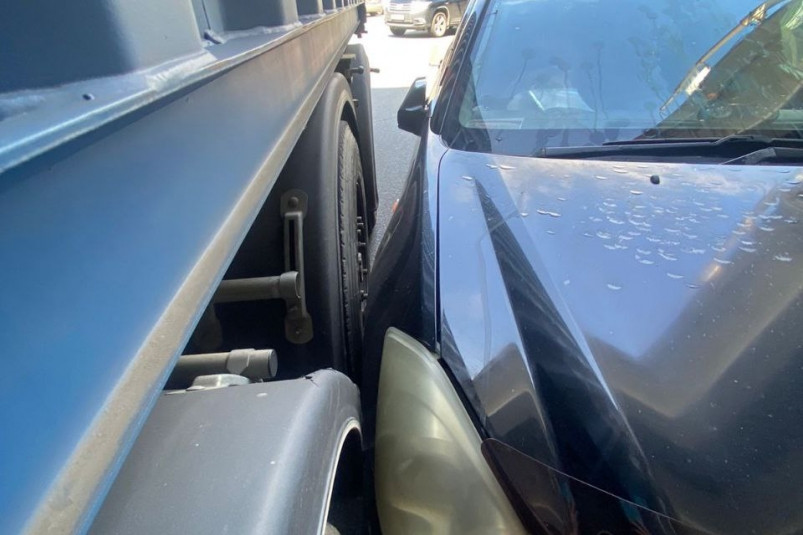 Массовое ДТП сейчас возле известного моста во Владивостоке