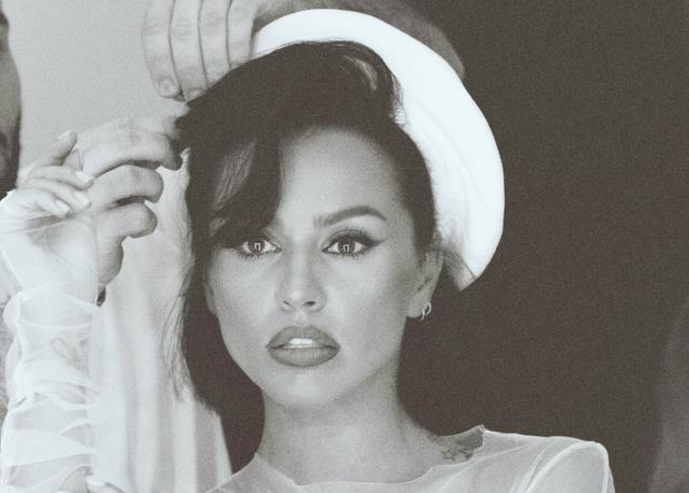 Певица Zivert прервала концертную деятельность по состоянию здоровья