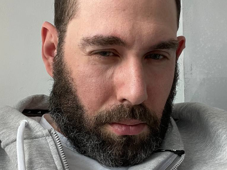 Минюст объяснил, что со Слепакова не сняли статус иноагента из-за его "политической деятельности"