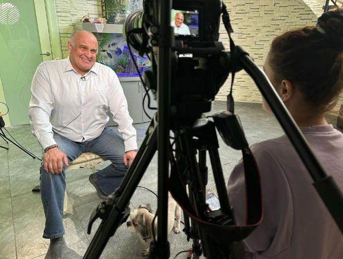 Заслуженный артист РФ Алексей Огурцов предложил иноагенту Смольянинову покаяться