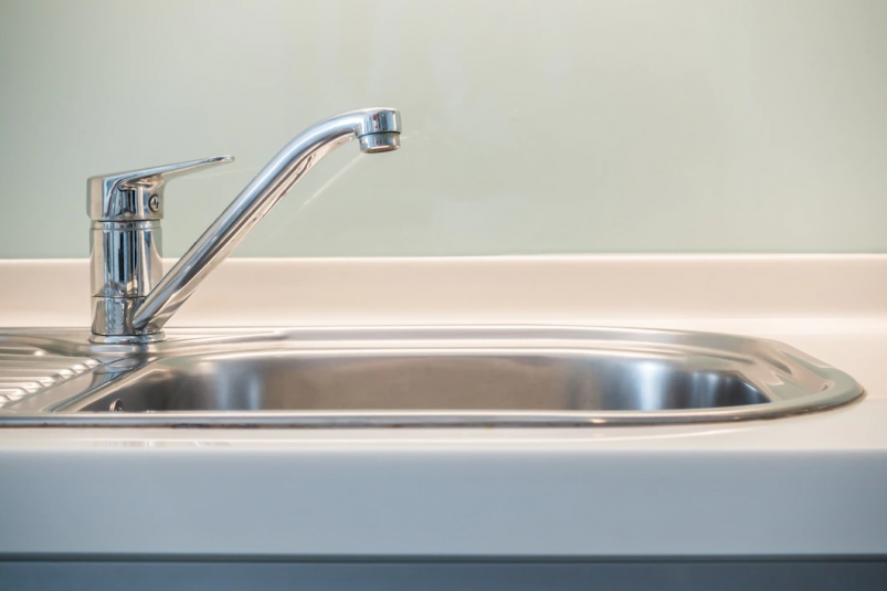 Новые массовые отключения воды во Владивостоке – все даты и адреса