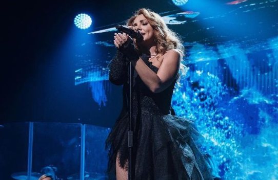 Певицу МакSим заподозрили в беременности из-за округлившегося живота