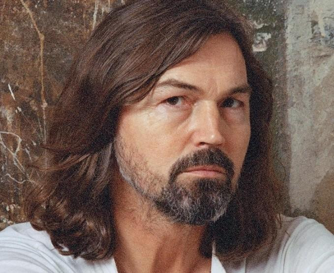 Художник Никас Сафронов готовит премьеру клипа на песню со словами Марии Захаровой