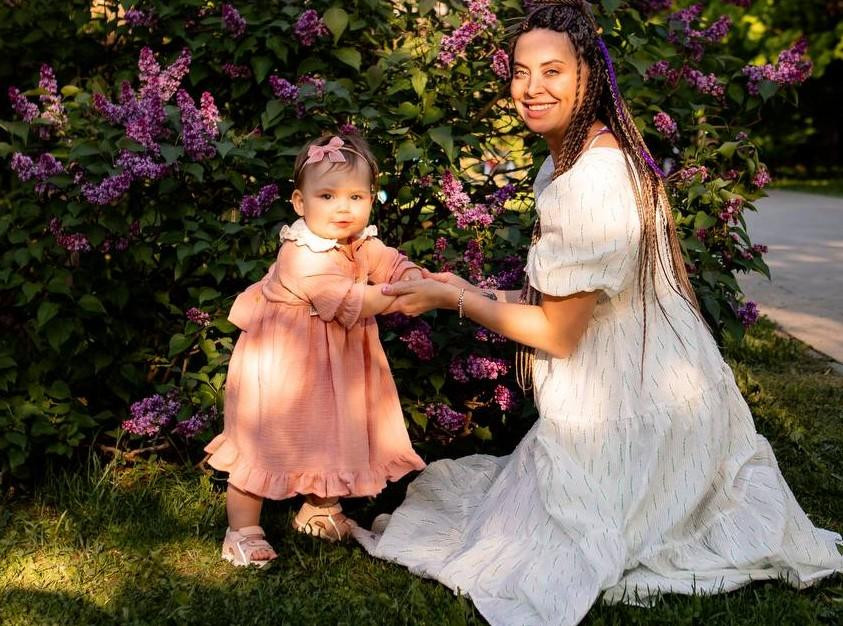 Наталья Фриске показала, как ее дочь хозяйничает на кухне