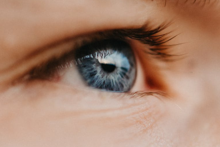 Сероглазые люди обладают особыми качествами