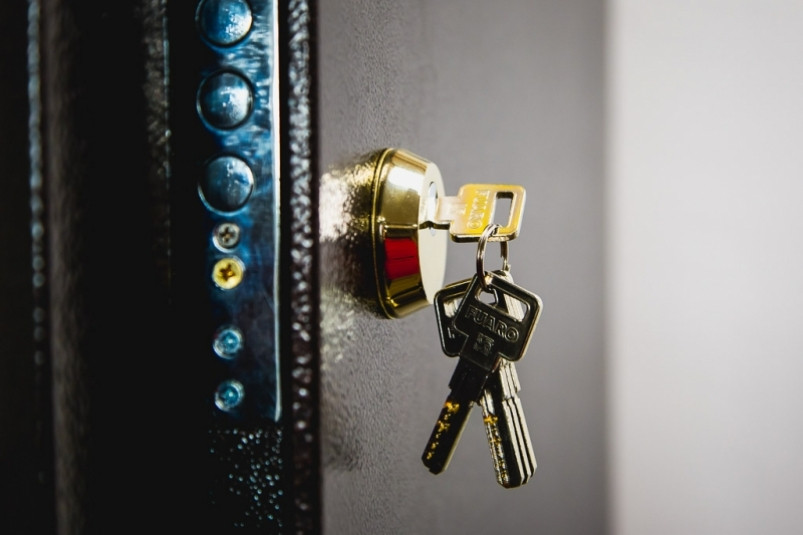 У высокопоставленного экс-сотрудника ГИБДД Приморья конфискуют квартиру за 6,5 млн рублей