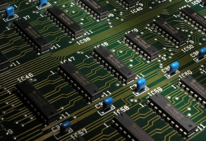 Китай приступил к контрнаступлению в «войне чипов» с США