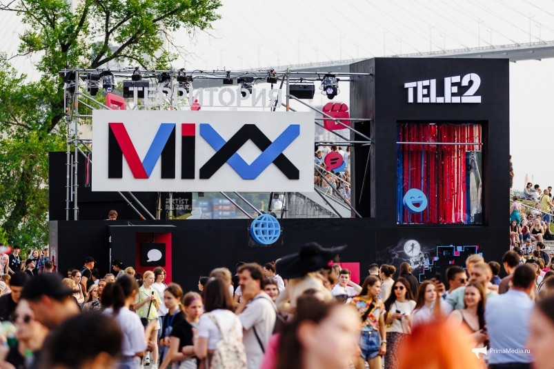 Гости VK Fest 2023 собрали свой Mixx и получили подарки от Tele2