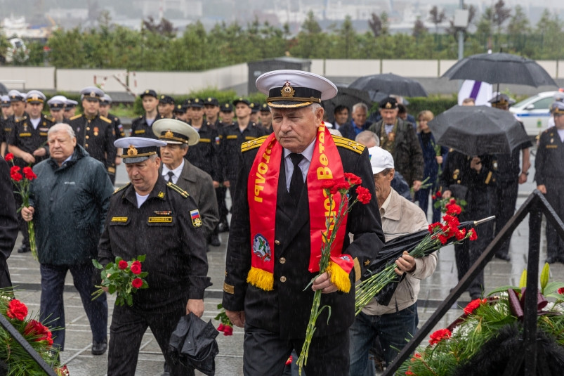 День памяти и скорби отметили во Владивостоке митингом и возложением цветов