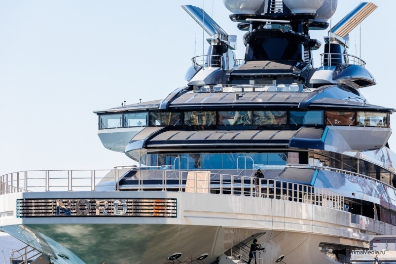 Яхта российского миллиардера идёт во Владивосток