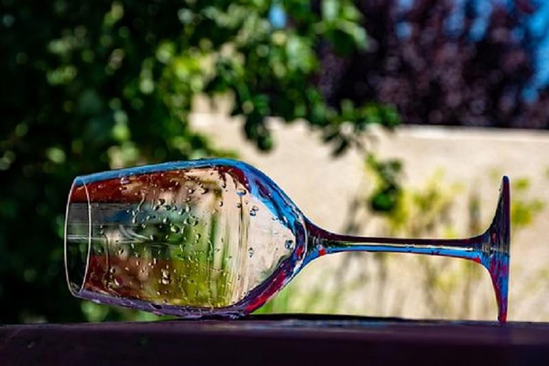 Счётная палата заявила, что план по снижению потребления спиртных напитков и сигарет провалился