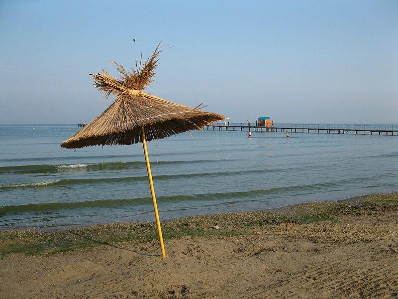 Купание в акватории Анапы запретили из-за надвигающегося шторма