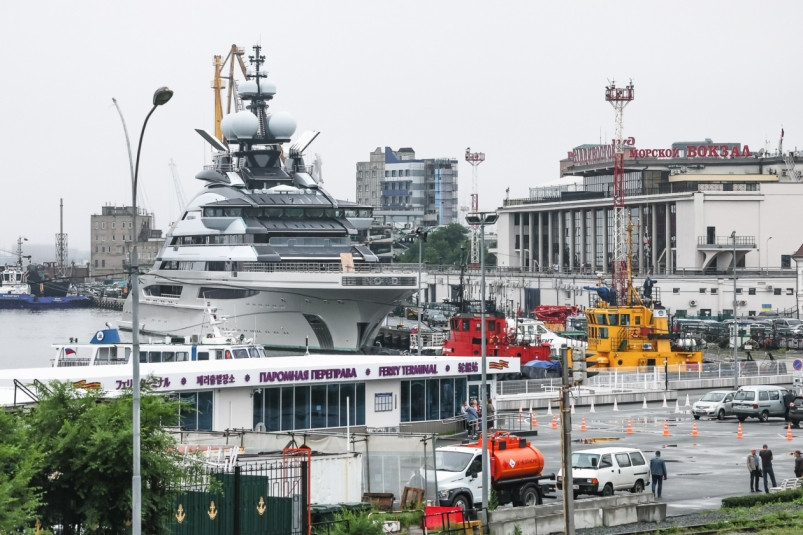 Новые фото VIP-яхты российского миллиардера снова вызвали ажиотаж в Сети