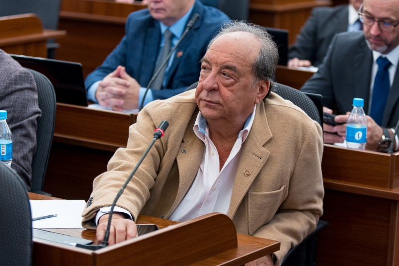 Дума Владивостока исключила Ефима Звеняцкого из числа депутатов