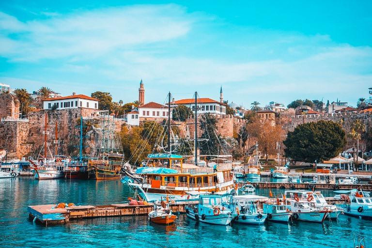 Жители 22 российских регионов летом могут слетать в Турцию