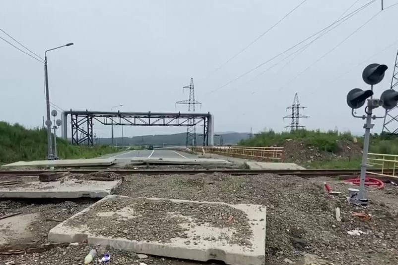 “Все бездельники”: губернатор жестко раскритиковал строительство дороги в Большом Камне