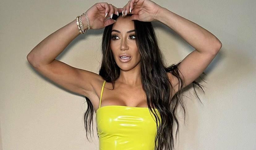 Телеведущая Мелисса Гарго поразила своим откровенным нарядом