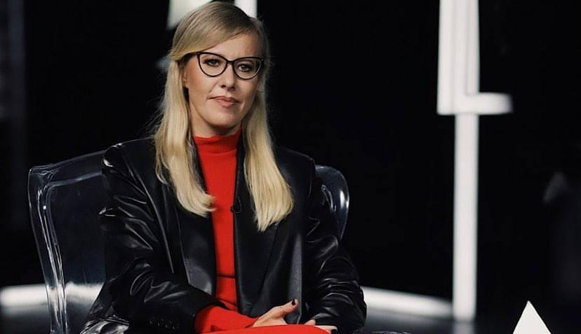 Ксению Собчак раскритиковали из-за наряда в новом выпуске новостей