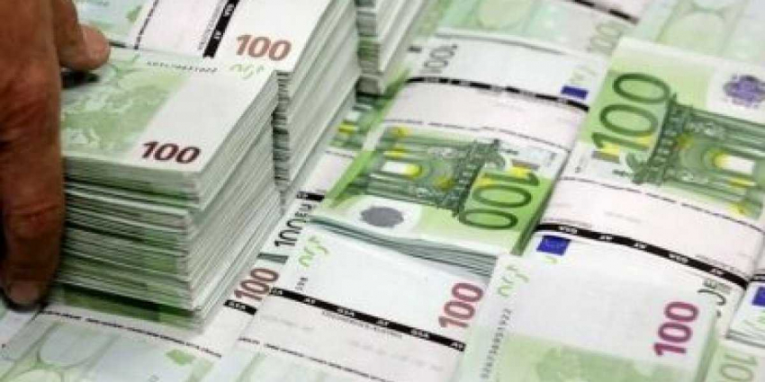 ЕС: придется платить за российскую нефть наличными в чемоданах