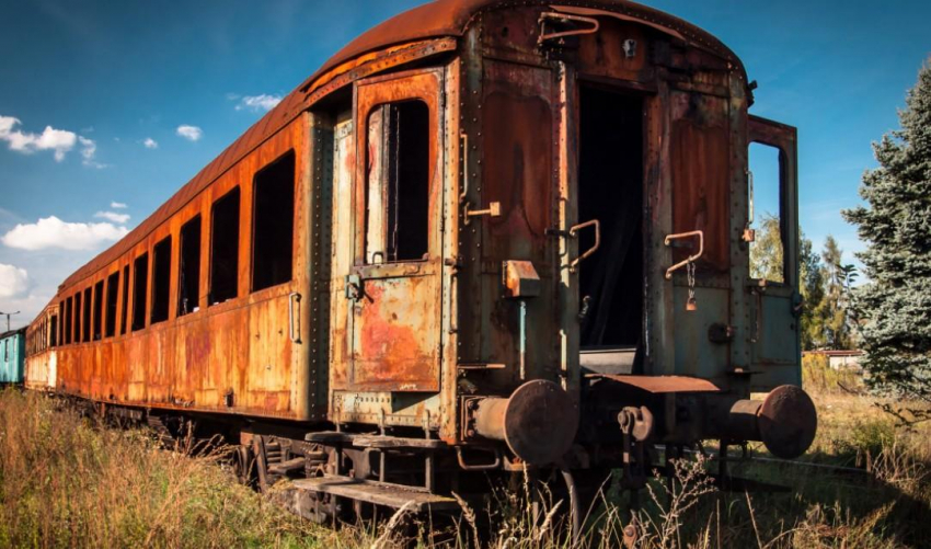 На востоке Индии не менее 400 человек пострадали в результате столкновения поездов