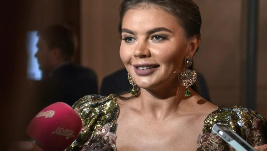 Алина Кабаева предстала в элегантном образе на празднике гимнастики в Сочи