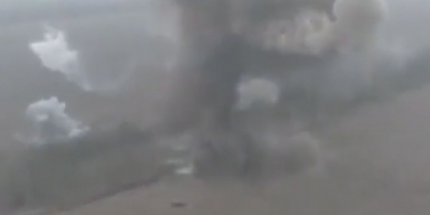 Мощнейший взрыв склада боеприпасов в зоне СВО едва не уничтожил снимавший на видео дрон (ВИДЕО)