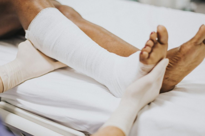 Британка с гигантоклеточной опухолью села на унитаз и сломала ногу