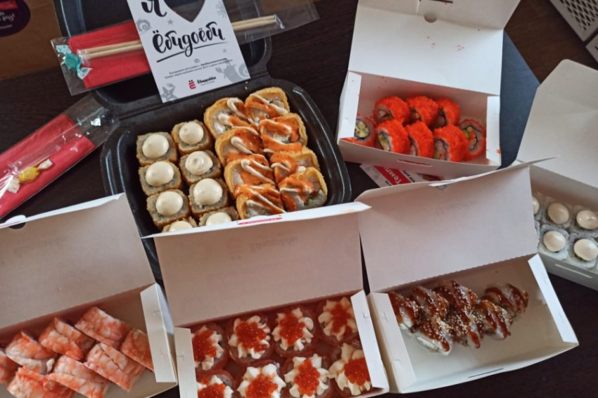 Жительница Екатеринбург попала в больницу с опасной инфекцией из-за роллов