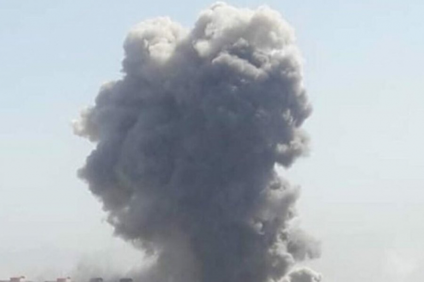 В Луганске прогремело несколько мощных взрывов, над городом поднимается черный дым