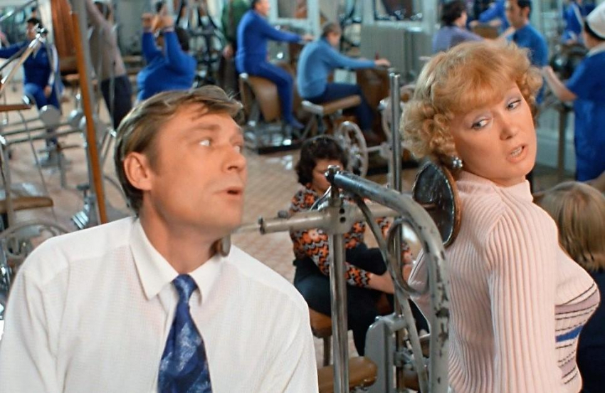 В культовой комедии «Любовь и голуби» обнаружился киноляп с галстуком