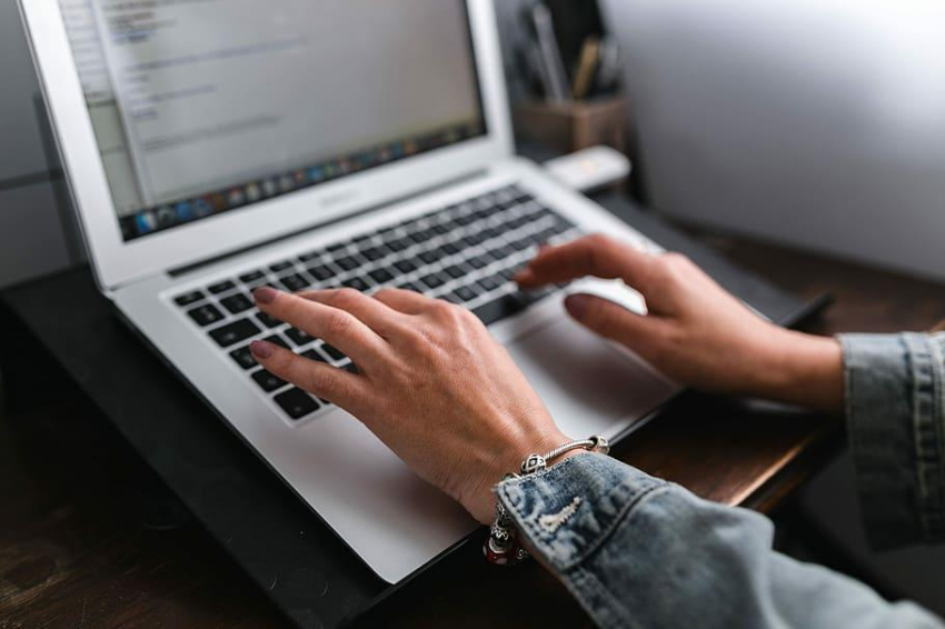 IT-эксперт Журавлев: Быстрая разрядка телефона может говорить о мошенничестве