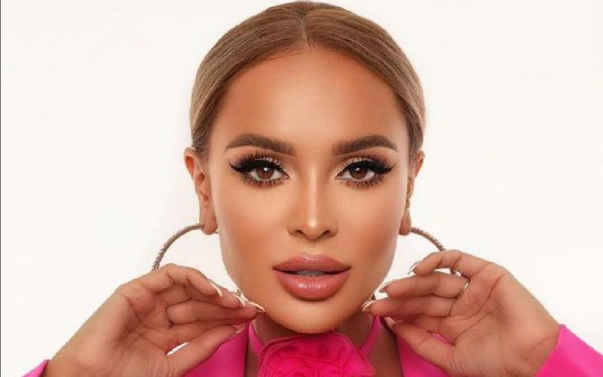 Модель и певица Анна Калашникова отмечает 39-летие