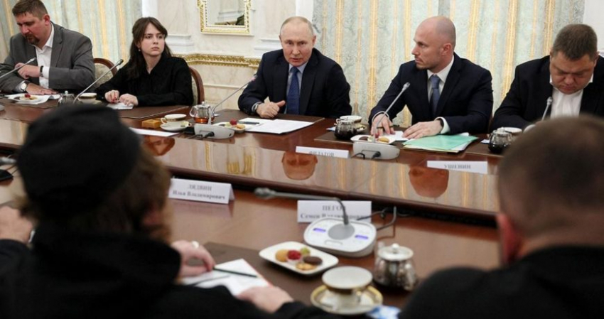 Мобилизация и наступление ВСУ: основные тезисы общения Владимира Путина с военкорами