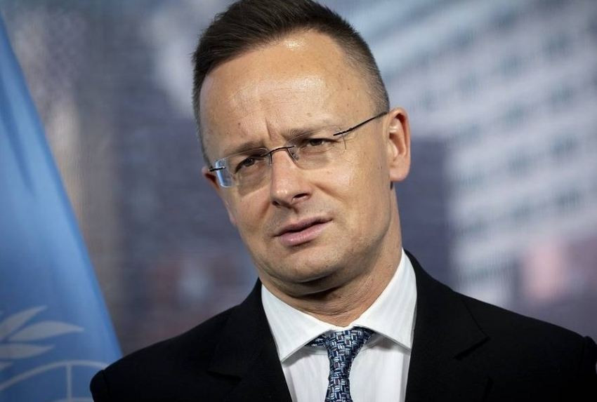 Сийярто сообщил о поездке в Санкт-Петербург