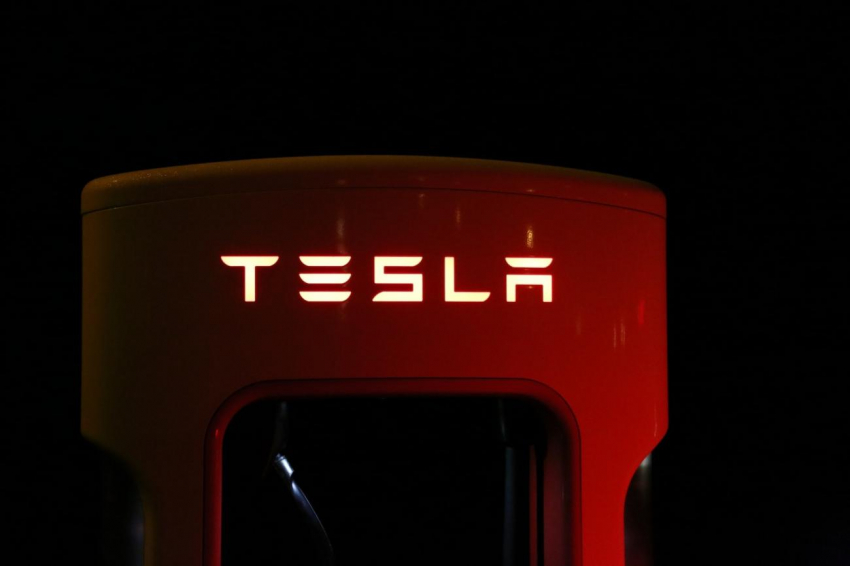 Покупателям Tesla предложили 3 года бесплатной подзарядки после рекордно низких показателей продаж