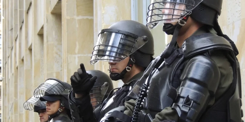 В России вступили новые правила введения военного положения с 9 июня 2023: кого выселят насильно из квартир, какое имущество заберут для военных, когда запретят выходить на улицу