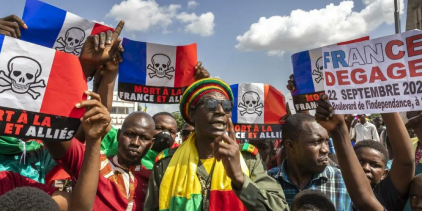 Пока Франция героически борется с Россией в Европе, у неё отбирают африканские сферы влияния. «Вагнеризация» Африки продолжается
