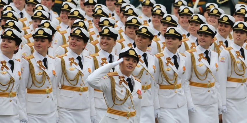 Политолог Перенджиев высказался о предоставлении права женщинам служить по призыву