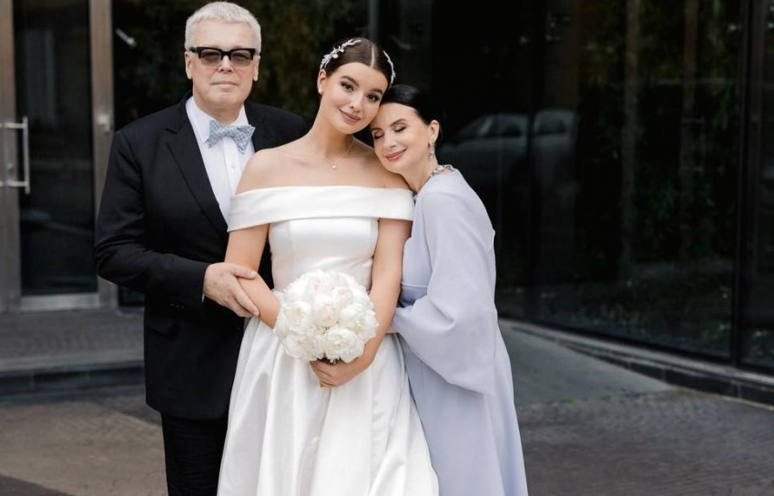 Екатерина Стриженова рассказала о грусти после свадьбы младшей дочери