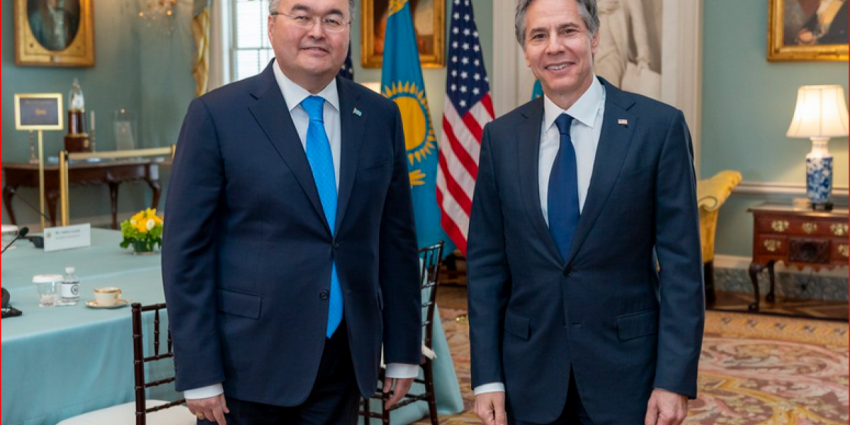 Показательная многовекторность Казахстана накануне ШОС — спрашивают разрешения у США на торговлю с Россией и встреча Токаева с Папой Римским