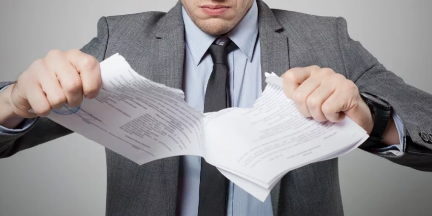 На Украине требуют разорвать дипломатические отношения с Россией, но выгоды от этого не будет