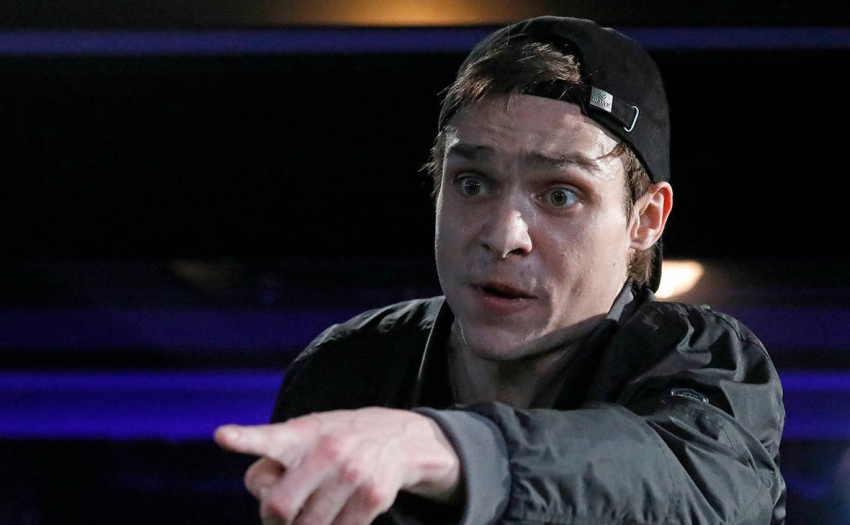 МК: Очевидец назвал причину падения Николая Ефремова с третьего этажа