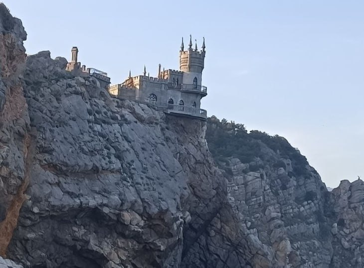 Пробка перед въездом на Крымский мост выросла до 9 километров