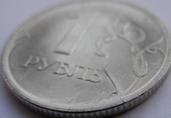 Аналитик Антонов оценил перспективы рубля на фоне резкого падения курса