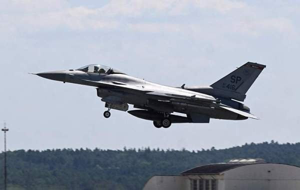 Украина не получит F-16 до завершения контрнаступления, заявили в НАТО