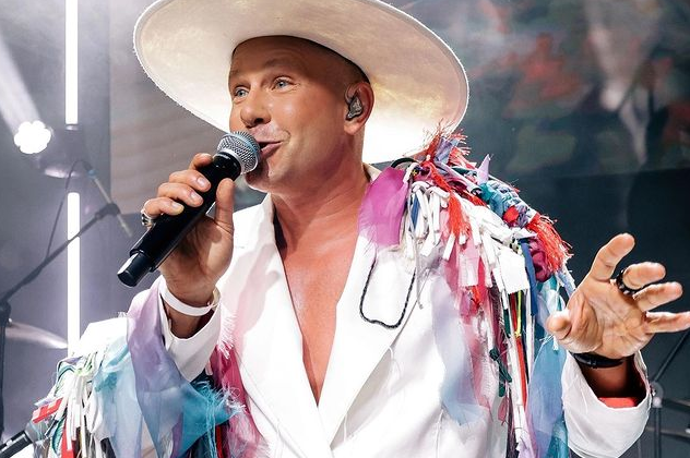 Митя Фомин считает себя с волком, который всегда смотрит в лес