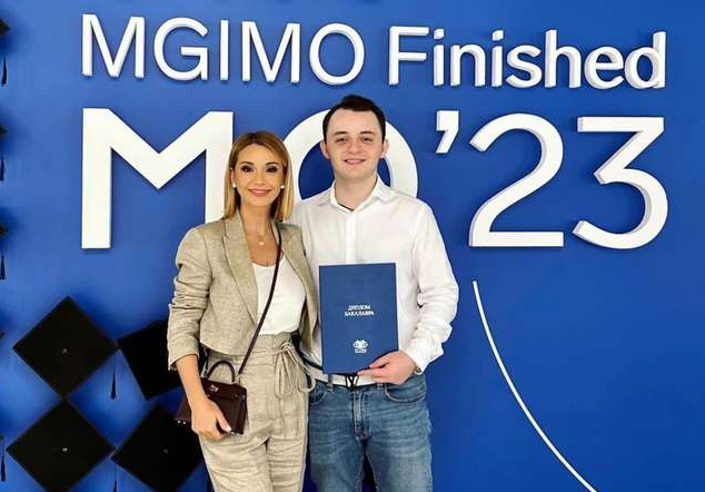 Ольга Орлова поздравила сына Артема с окончанием университета